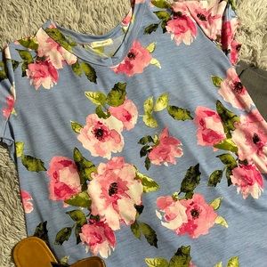 Adorable floral top